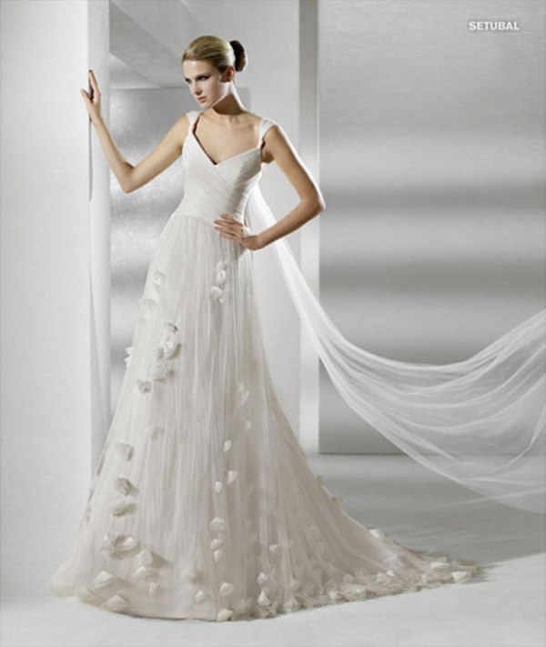 Spektakularne kreacje z kolekcji sukien ślubnych La Sposa 2012