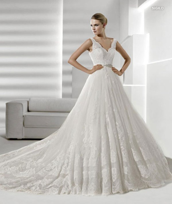 Spektakularne kreacje z kolekcji sukien ślubnych La Sposa 2012