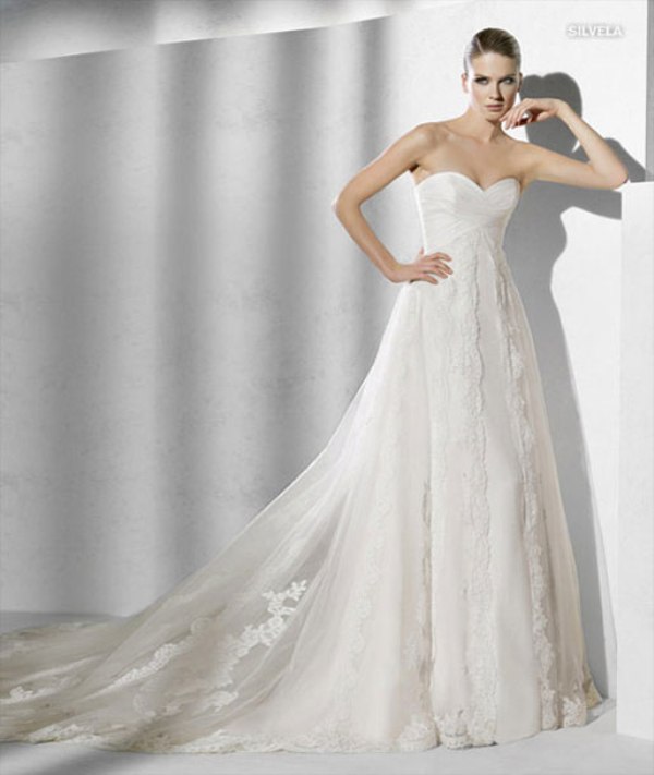 Spektakularne kreacje z kolekcji sukien ślubnych La Sposa 2012