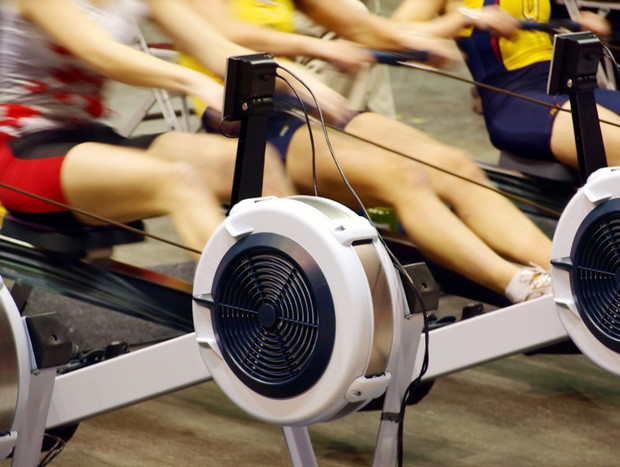 Najlepszy sprzęt fitness do ćwiczeń mięśni i spalania tłuszczu