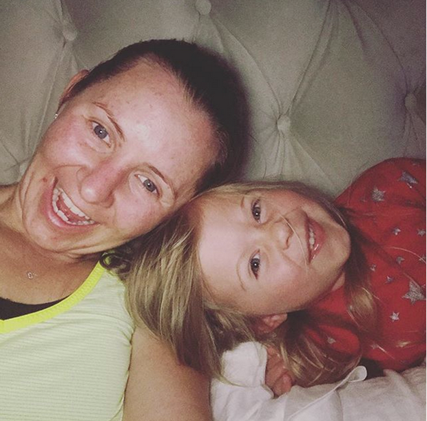 Beverley Mitchell z dziećmi