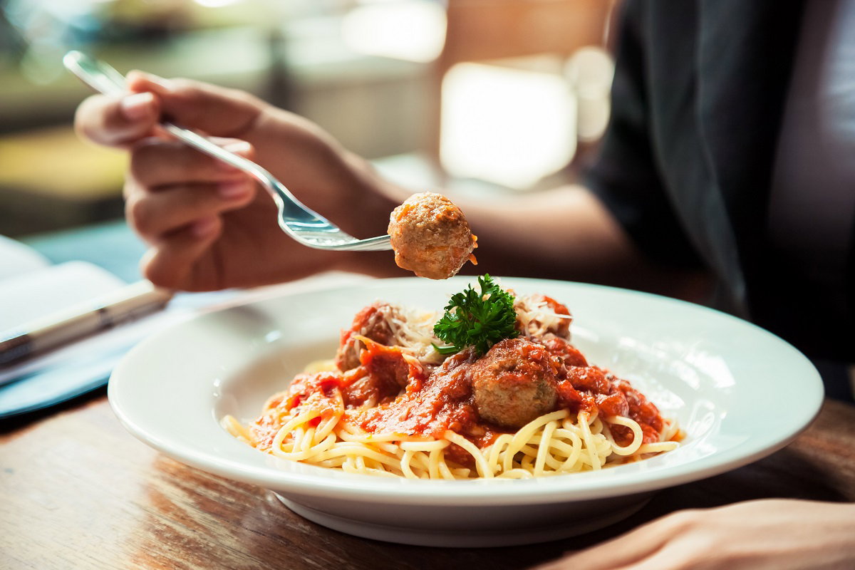 spaghetti z pulpecikami