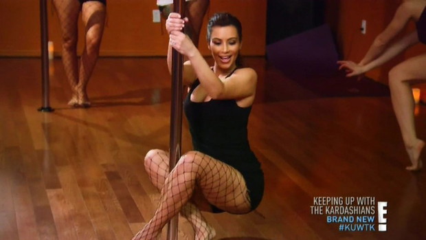 Kim Kardashian tańczy na rurze