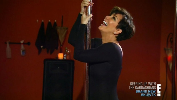 Kris Jenner tańczy na rurze