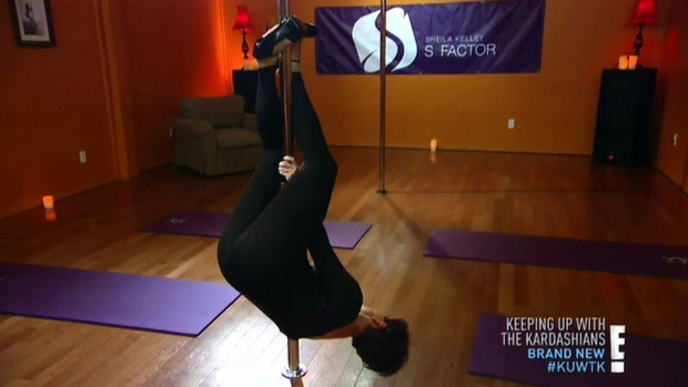 Kris Jenner tańczy na rurze
