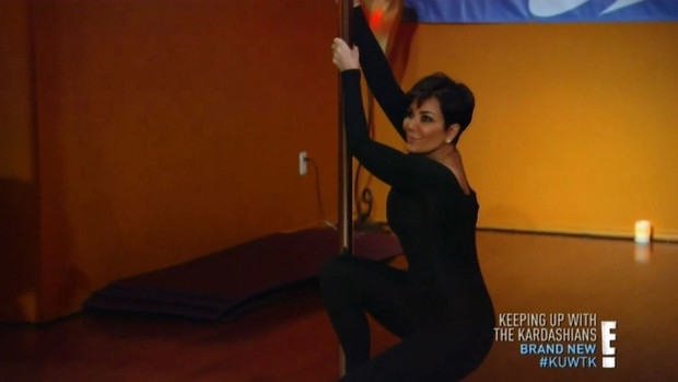 Kris Jenner tańczy na rurze