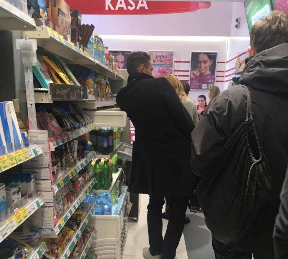 kolejka w rossmannie