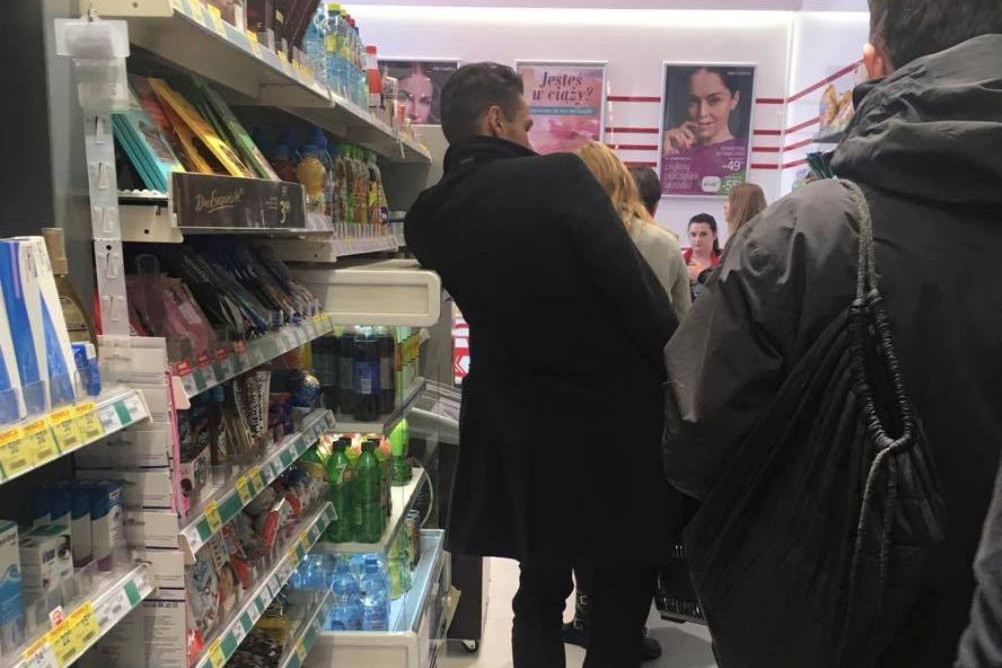 kolejka w rossmannie