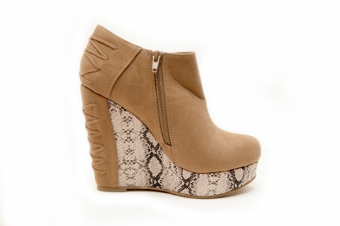 beżowe półbuty Stylowe buty w węzową skórę - jesień/zima 2011/2012