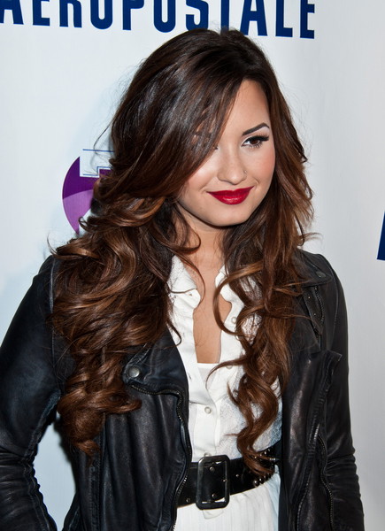Demi Lovato - Wieczorowe fryzury