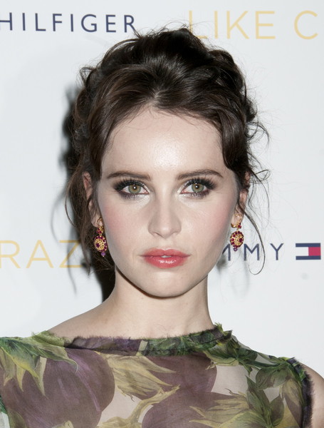 Felicity Jones - Wieczorowe fryzury
