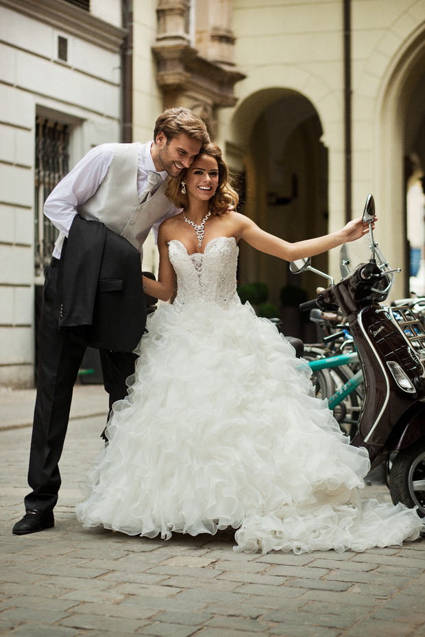 suknia ślubna Annais Bridal z falbanami