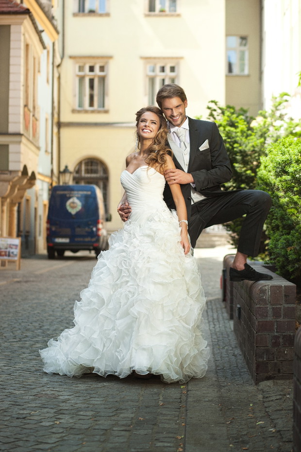 suknia ślubna Annais Bridal z falbanami