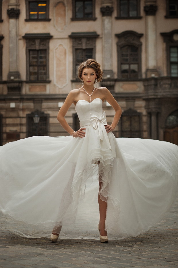 suknia ślubna Annais Bridal z kokardą asymetryczna