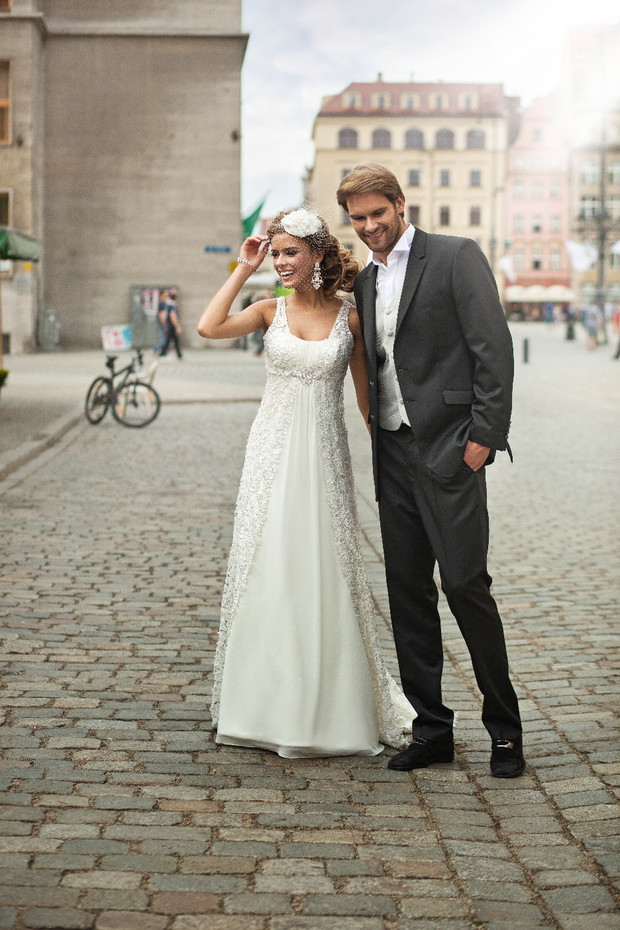 suknia ślubna Annais Bridal z koronką na ramiączkach