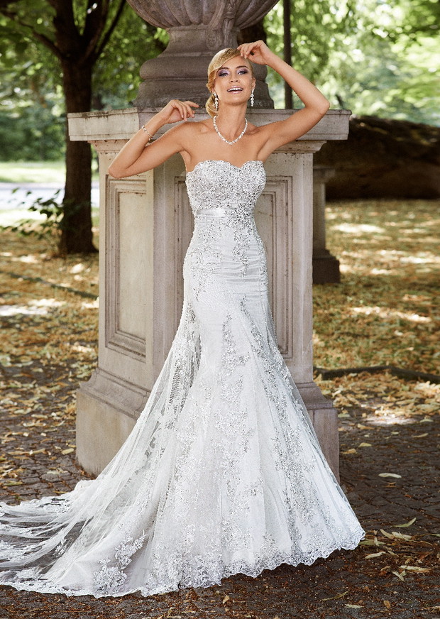 suknia ślubna Annais Bridal z koronką z trenem