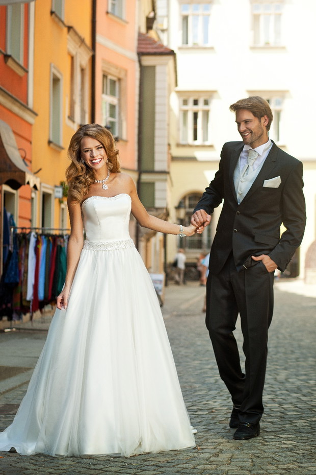 suknia ślubna Annais Bridal z paskiem