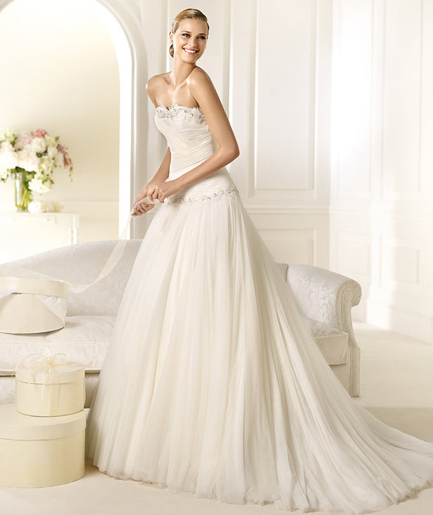 suknia ślubna linia A Pronovias