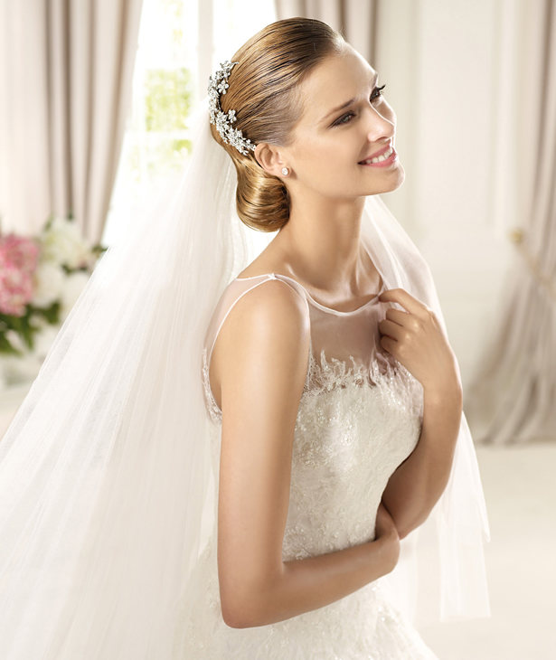 suknia ślubna Pronovias koronkowa