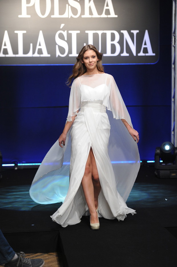 suknia ślubna z narzutką Klaudia Halejcio - Polska Gala Ślubna