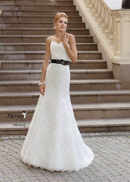 biała suknia ślubna Herms Bridal z paskiem
