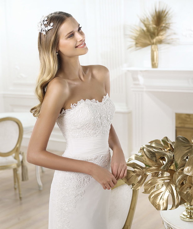 ozdoba do włosów Pronovias z kwiatkami