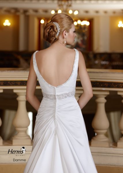 suknia ślubna Herms Bridal z dekoltem na plecach