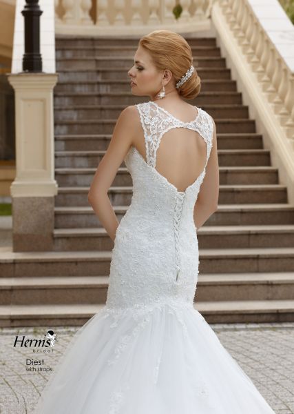 suknia ślubna Herms Bridal z dekoltem