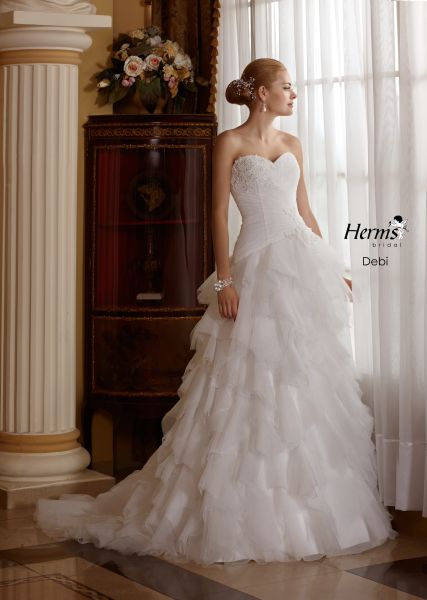 suknia ślubna Herms Bridal z falbanami