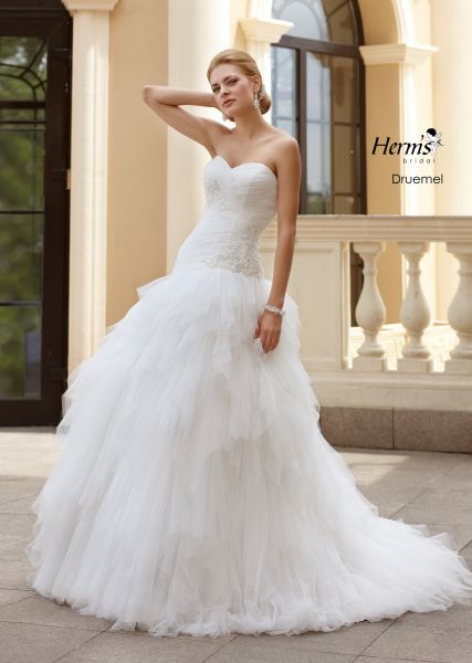 suknia ślubna Herms Bridal z falbanami