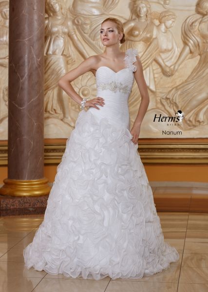 suknia ślubna Herms Bridal z falbanami
