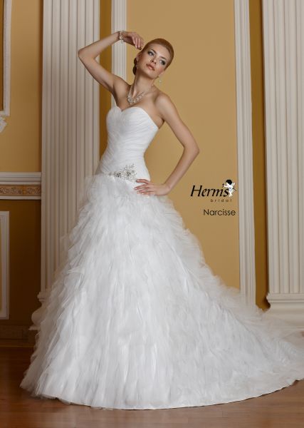 suknia ślubna Herms Bridal z falbanami