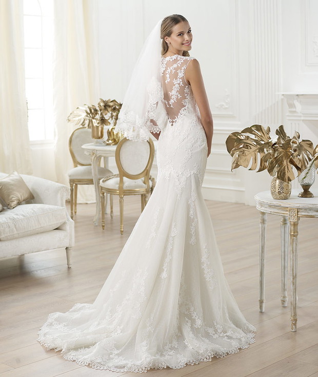 suknia ślubna Pronovias z koronką z dekoltem na plecach