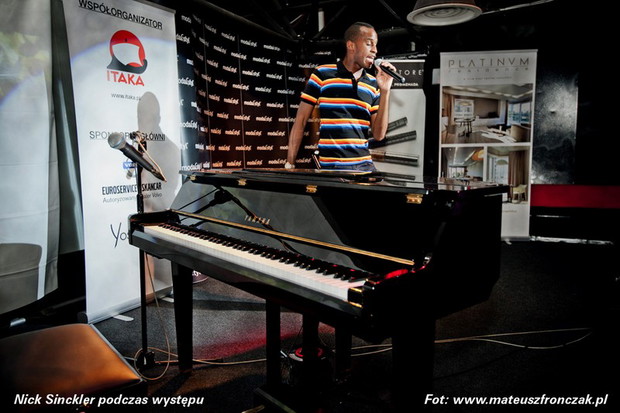 Nick Sinckler - Itakas Holiday Party by Moda&Styl