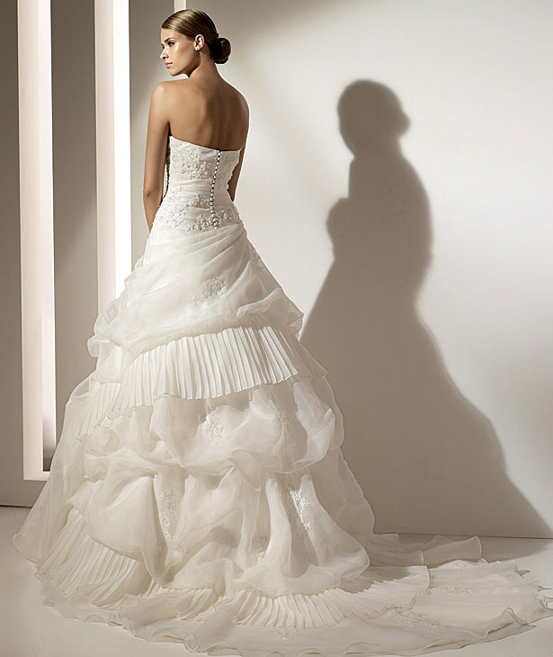 Pronovias suknie ślubne 2010 - zdjęcie