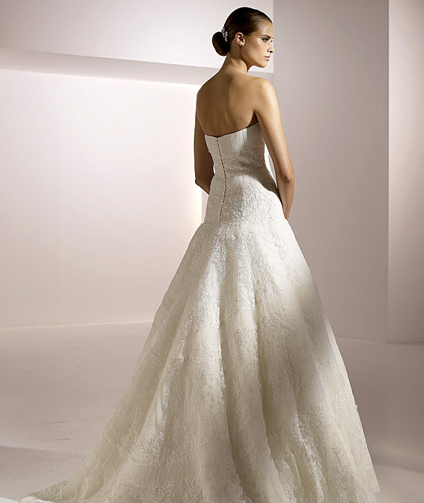 Pronovias suknie ślubne 2010 - zdjęcie