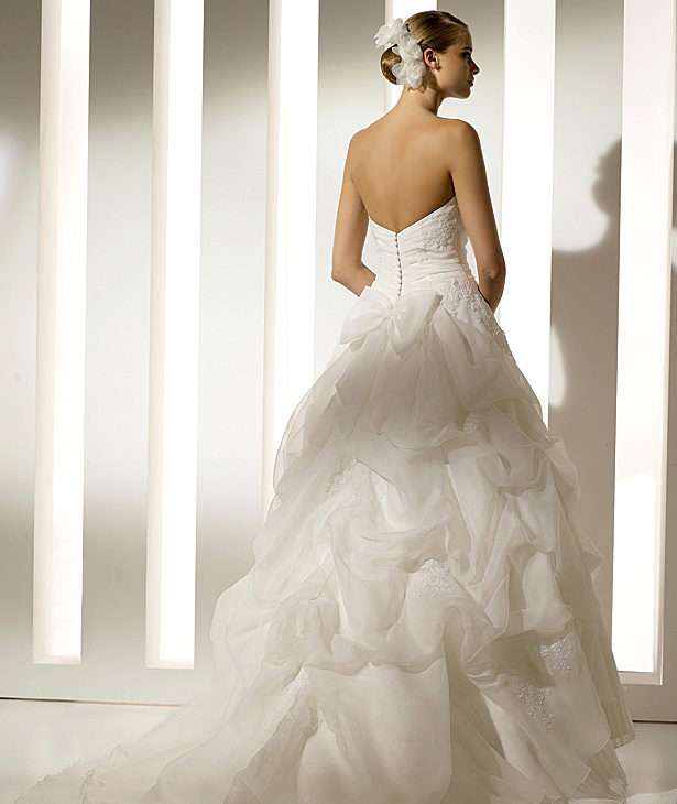 Pronovias suknie ślubne 2010 - zdjęcie