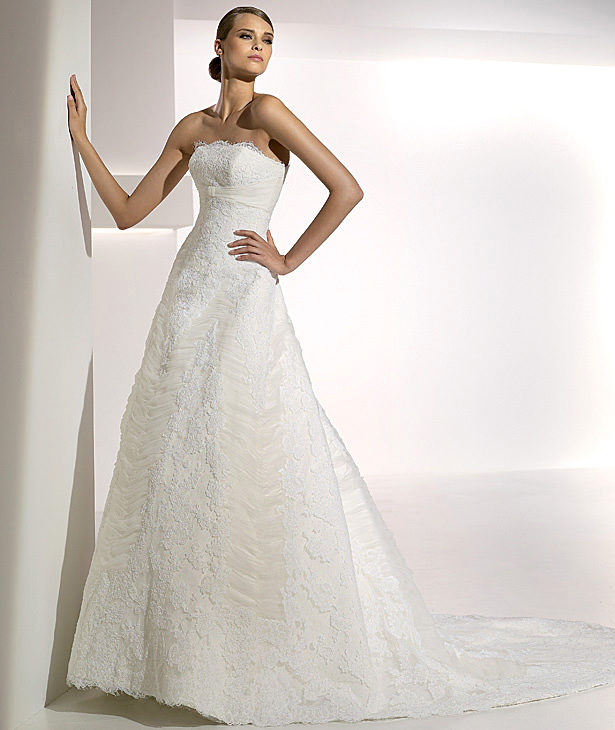 Pronovias suknie ślubne 2010 - zdjęcie