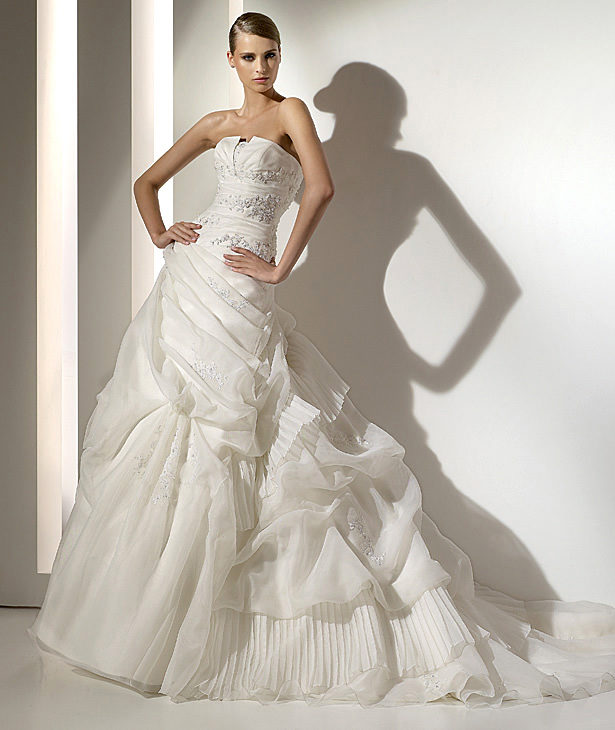 Pronovias suknie ślubne 2010 - zdjęcie