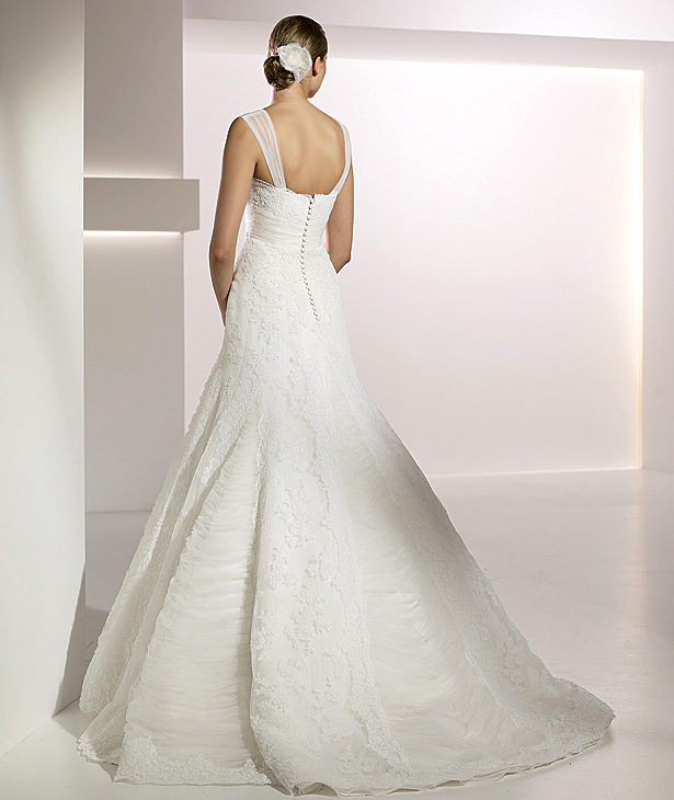 Pronovias suknie ślubne 2010 - zdjęcie