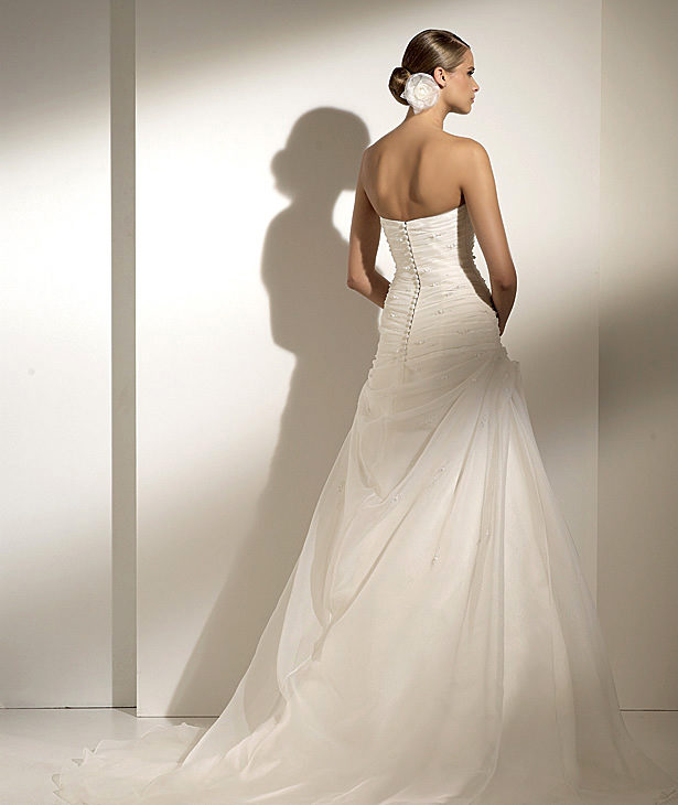 Pronovias suknie ślubne 2010 - zdjęcie
