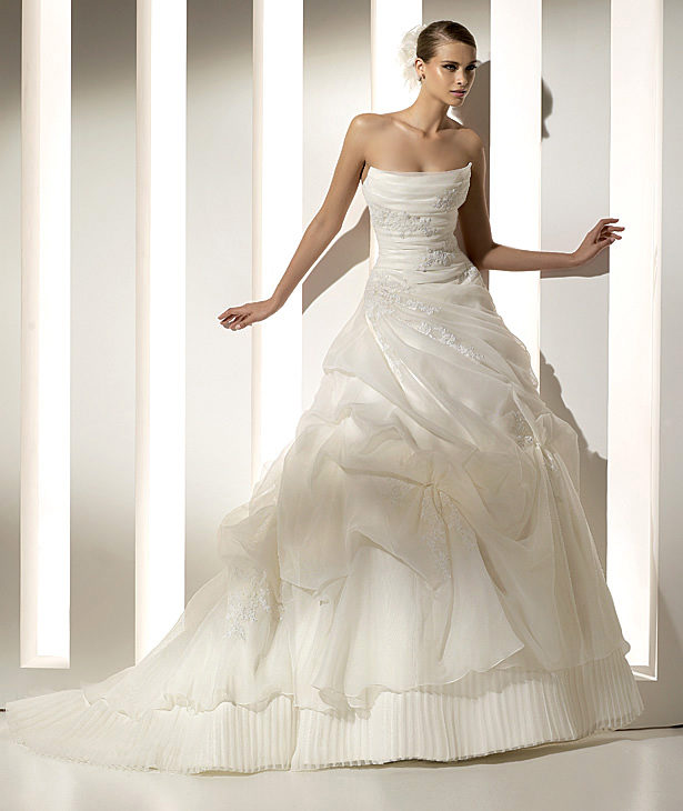 Pronovias suknie ślubne 2010 - zdjęcie