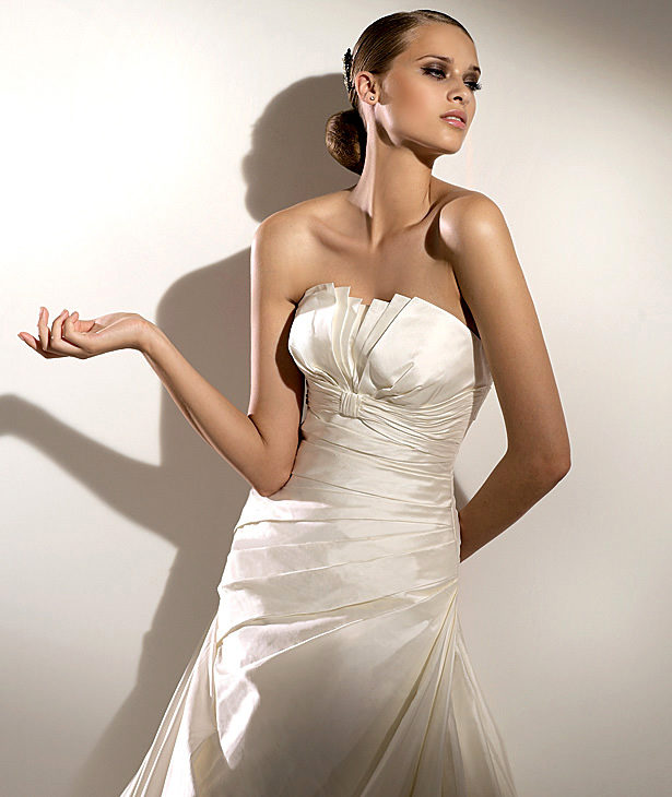 Pronovias suknie ślubne 2010 - zdjęcie