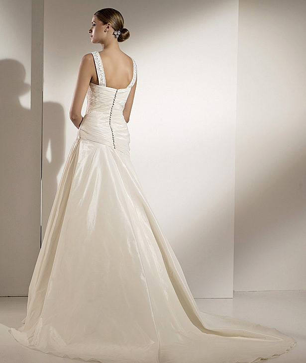 Pronovias suknie ślubne 2010 - zdjęcie