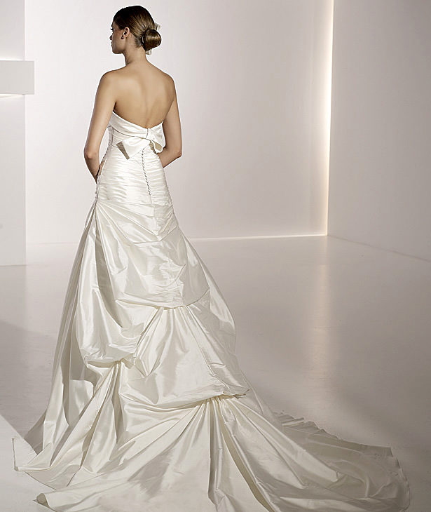 Pronovias suknie ślubne 2010 - zdjęcie