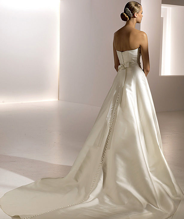Pronovias suknie ślubne 2010 - zdjęcie