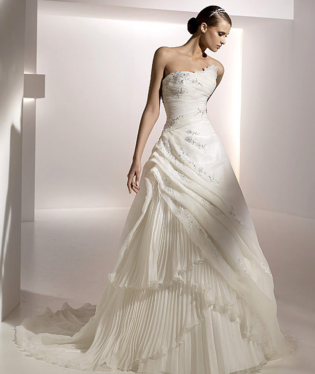 Pronovias suknie ślubne 2010 - zdjęcie