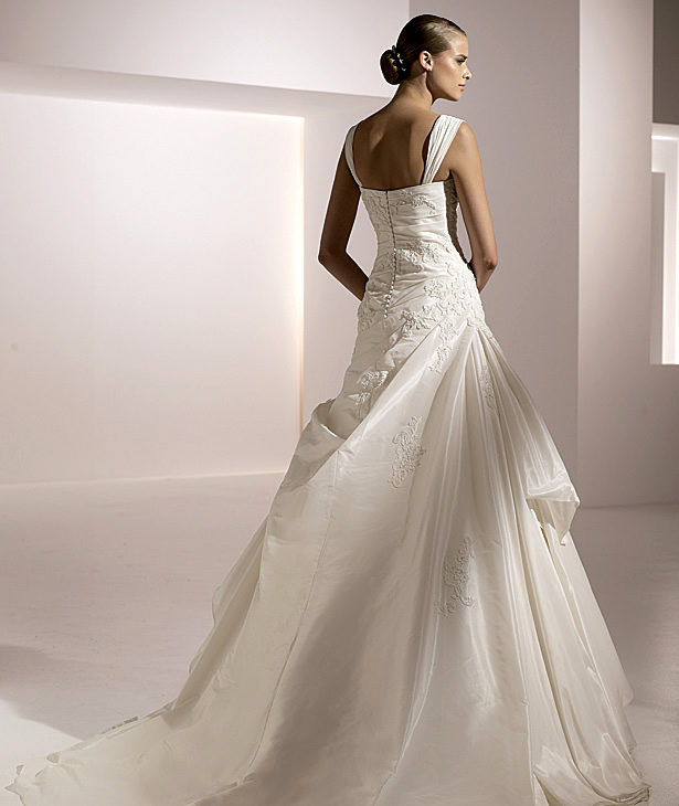 Pronovias suknie ślubne 2010 - zdjęcie