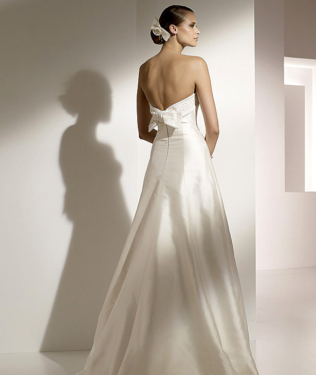Pronovias suknie ślubne 2010 - zdjęcie