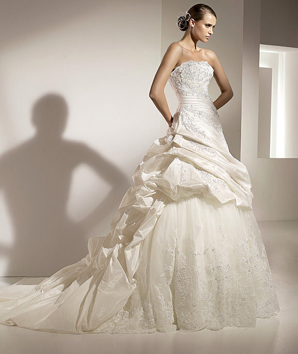 Pronovias suknie ślubne 2010 - zdjęcie